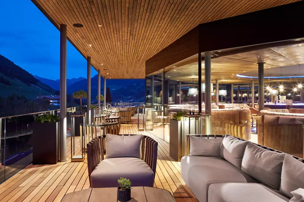 04 / 09 AMONTI&LUNARIS Wellnessresort, Ahrntal, Südtirol